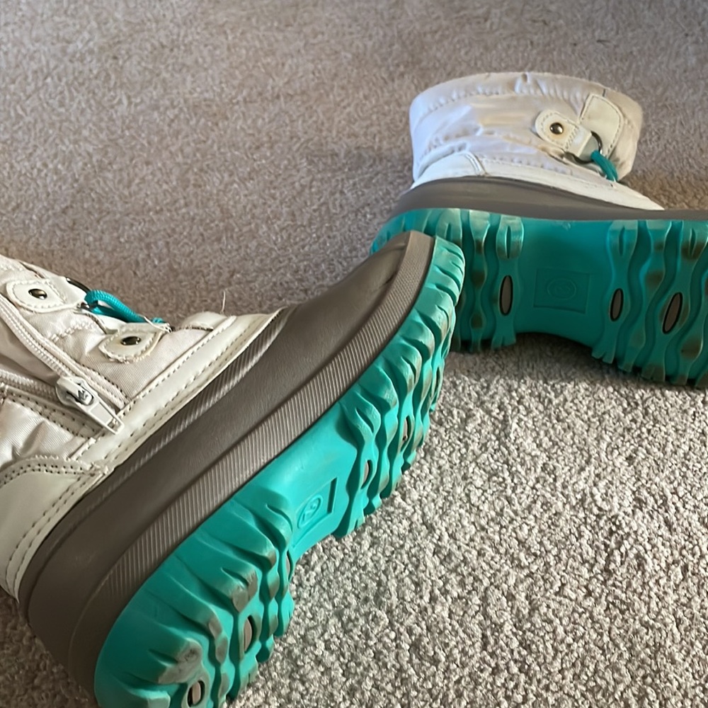 EUC snow boots - Picture 3 of 4